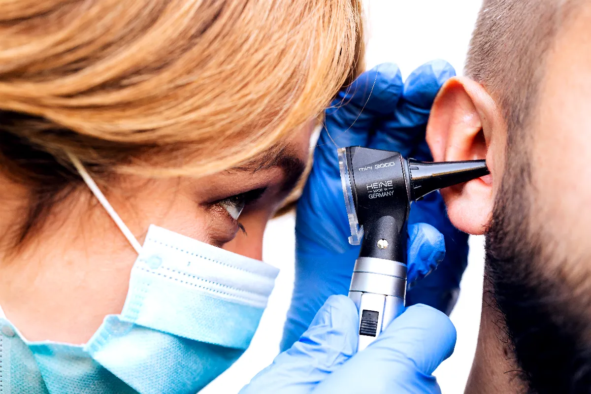 Eficiente método para higienizar oídos purulentos con precisión (2024)